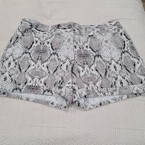 Apt. 9 Mid Rise Shorts Size 16